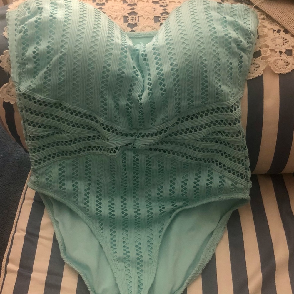 Bathing Suit - Picture 5 of 6